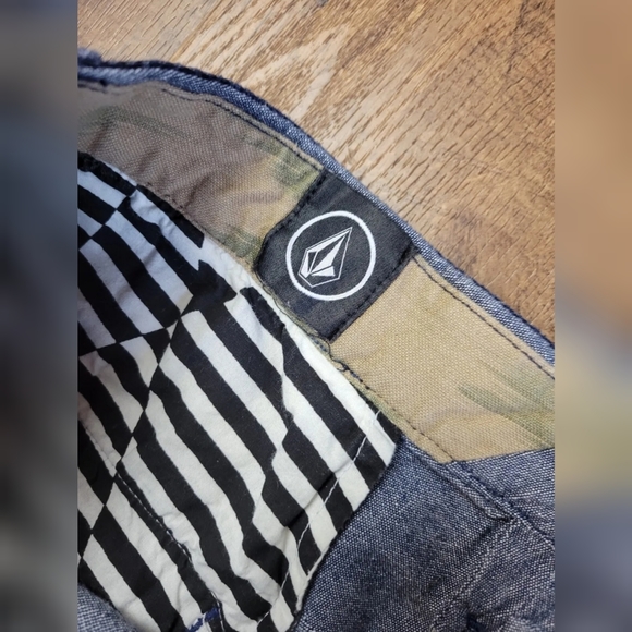 Volcom chambray shorts - Picture 3 of 12